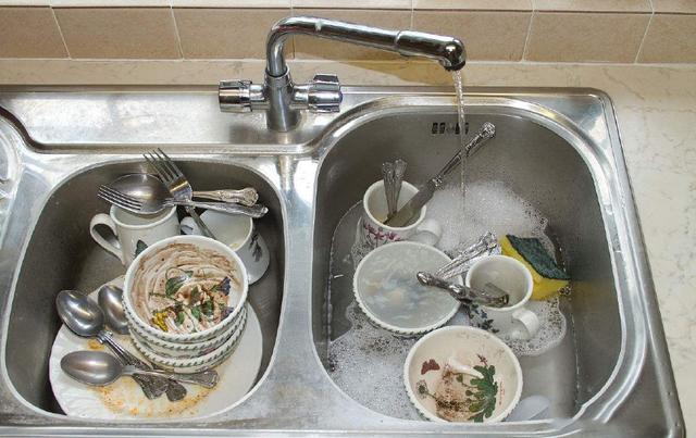 集消毒殺菌、烘干收納為一體的餐具柜，實用還不占地方