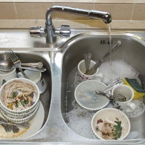 集消毒殺菌、烘干收納為一體的餐具柜，實用還不占地方
