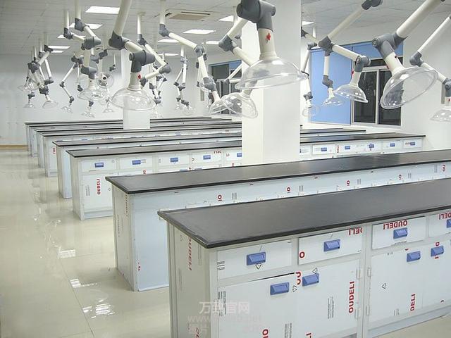 實驗室設備之實驗臺的配件有哪些？